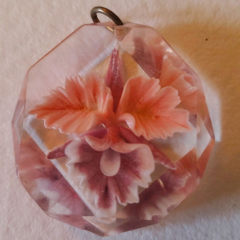 VTG Floral Epoxy Pendant